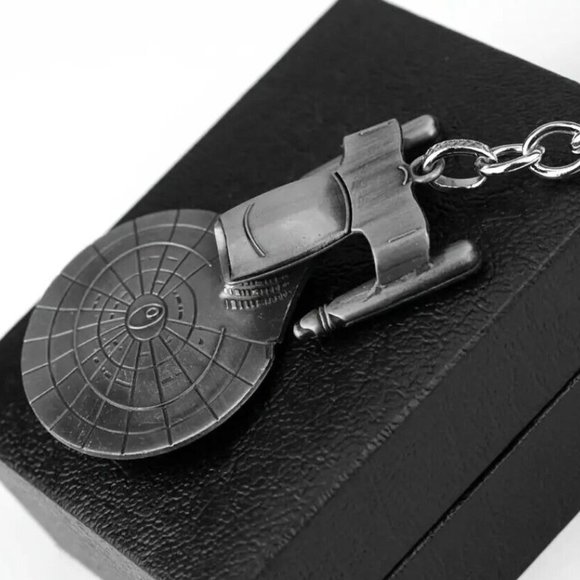 Star Trek Starship USS Enterprise NCC-1701-D Metal Alloy Keychain - Picture 8 of 10